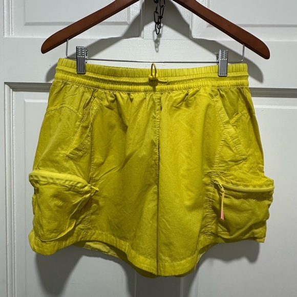 Outdoor Voices Women's Bright Yellow Windbreaker 3” Shorts size M EUC - Picture 3 of 6